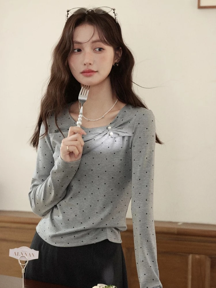 

ALXNAN Grey Pullovers Autumn Polka-dot Pearl Wrinkle Asymmetry Round Neck T-shirt Versatile Commuting Woman's Clothing L58328