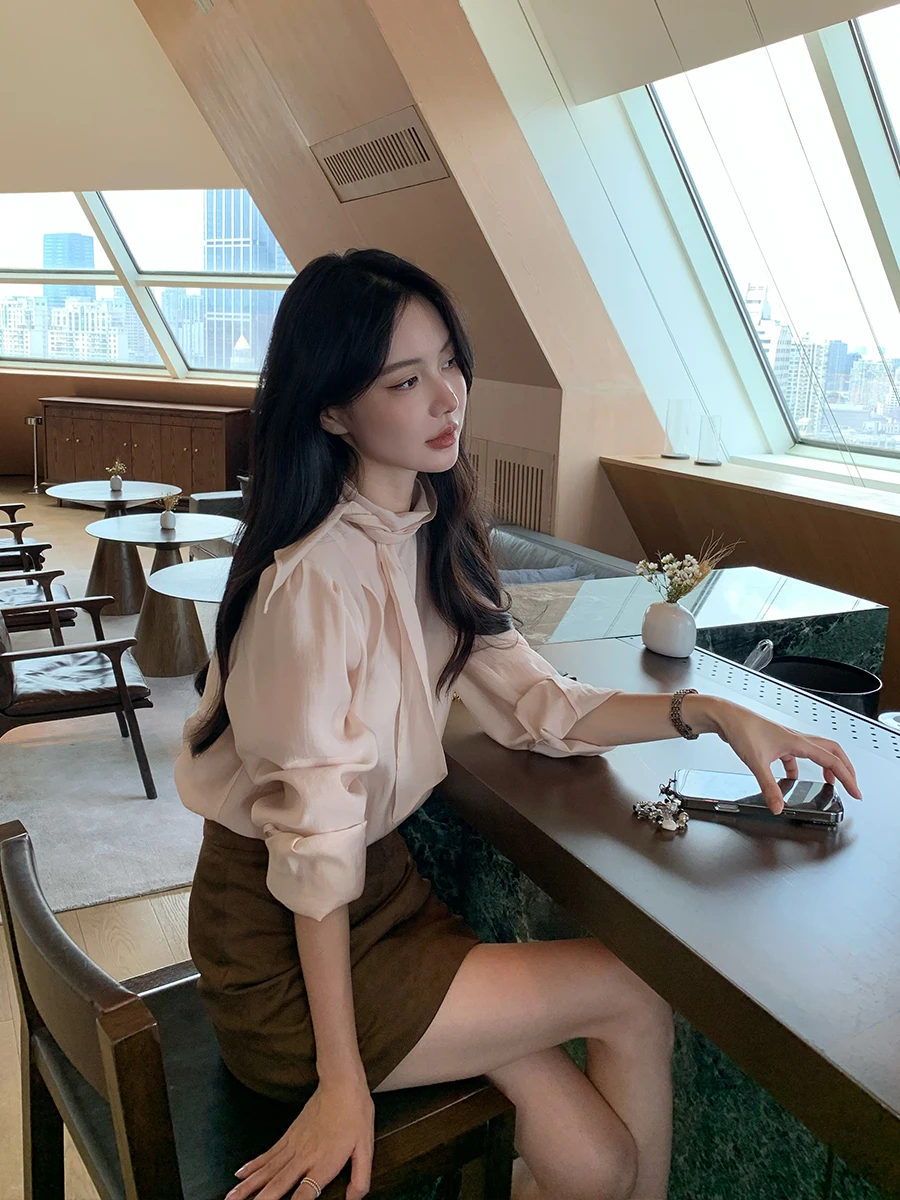 

Ele Lazy Zoe Fairy irt Нежный дизайн с воротником-стойкой и галстуком-стойкой, простой женский топ премиум-класса Faion, свободный крой из волокна Raselel