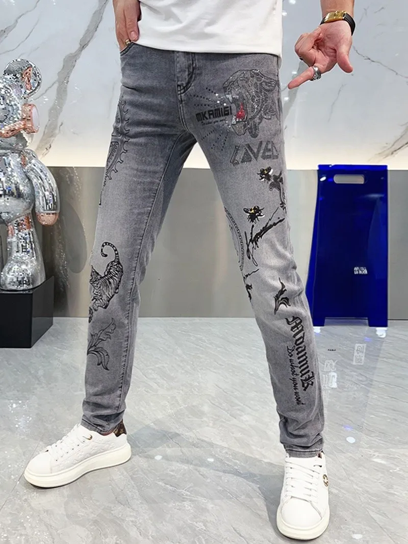 

Summer 2025 Men's Slim Fit Jeans Fashionable Tiger Head Print Thin Lightweight Light Grey Casual Straight Leg Trousers