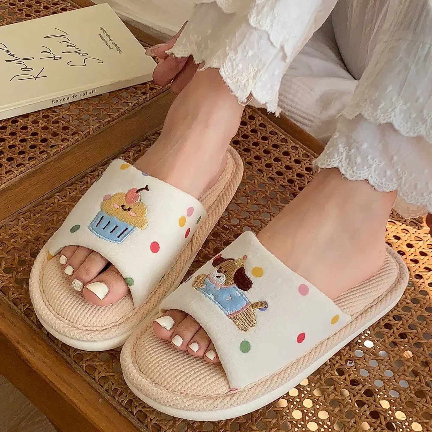 Women's Cartoon Embroidery Linen Slippers, Breathable Cotton Linen House Shoes, Comfortable Non-Slip Indoor Home Slides image 4