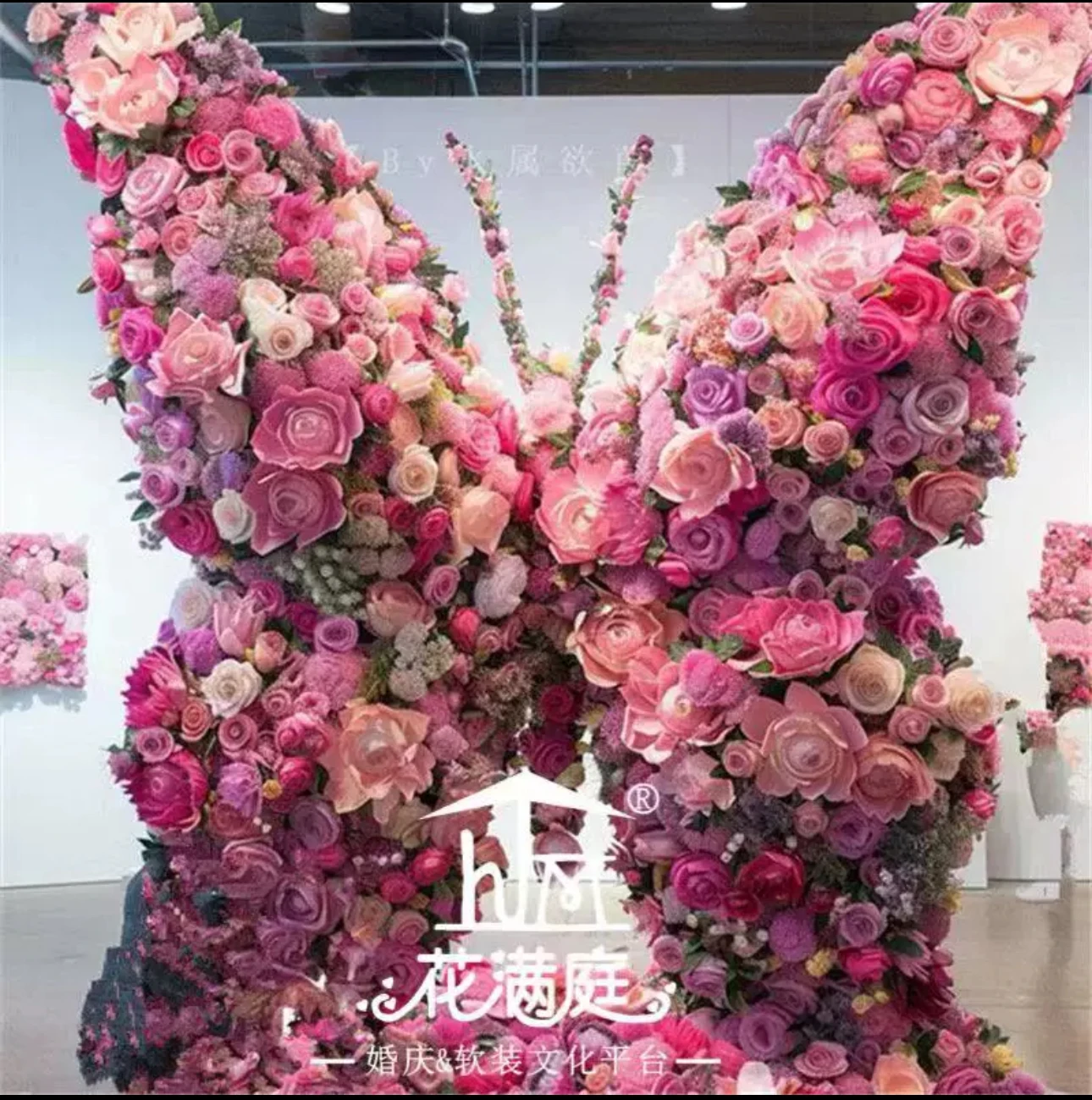 

Online celebrity Flower Wall Giant Butterfly Original Prop Rose Sea Broken Ice Blue Valentine's Day Photo Punch Wedding Arrangem