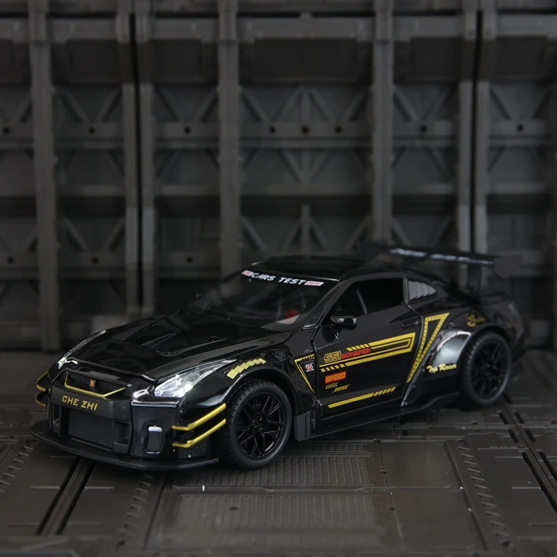 1:24 portas de modelo de carro em liga Nissan GTR 35 e capô do motor, o porta-malas pode ser aberto tem funções de som e iluminação simuladas