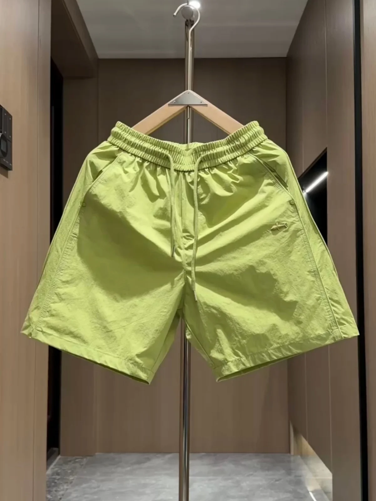 

Summer Casual Outdoor Men's Women's Breathable Mesh Embroidered Shorts Five-Quarter Length Beach Pants Loose Fit Elastic Waist