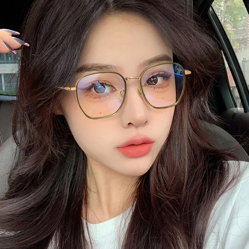 

New Flat Mirror Anti Blue Light Radiation Frame Glasses for Myopia Ins Net Red Wind, Plain Face, and Small Face