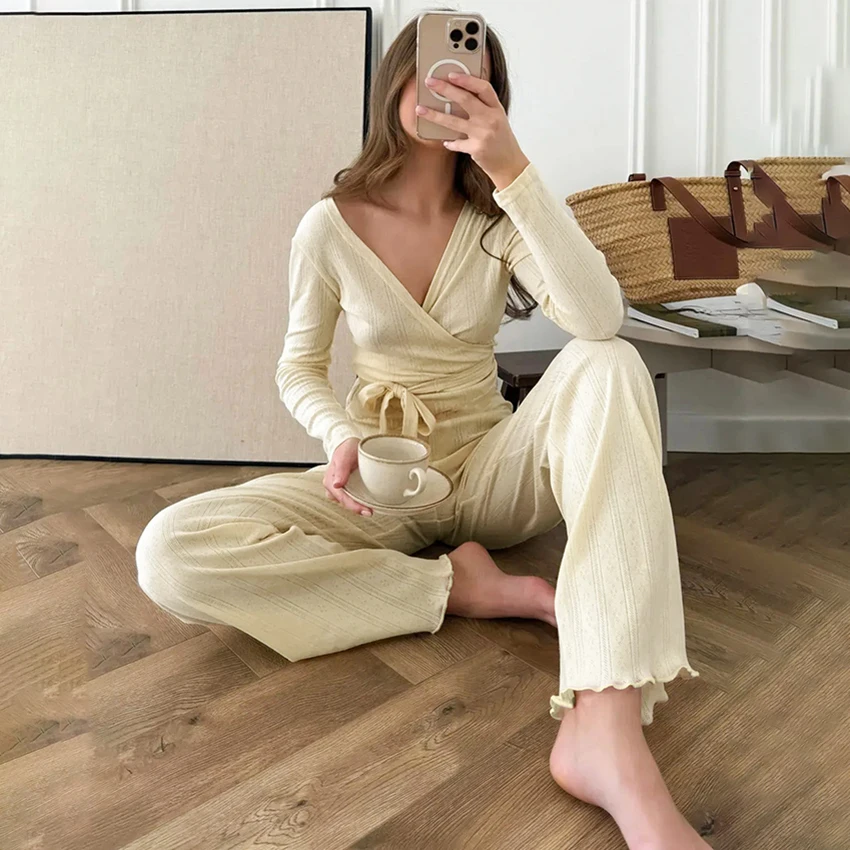 

HiLoc Осенние повседневные белые брюки Пижамные комплекты Домашние футболки с запахом и брюки с эластичной резинкой на талии Комплекты из 2 предметов Одежда с длинными рукавами 2025