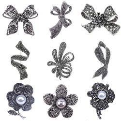 Gun Black Rhinestone Bow Brooches for Women Pearl Rose Plant Pin Flower Lapel Pins Office Party Friend Gifts Jewelry Accessories
