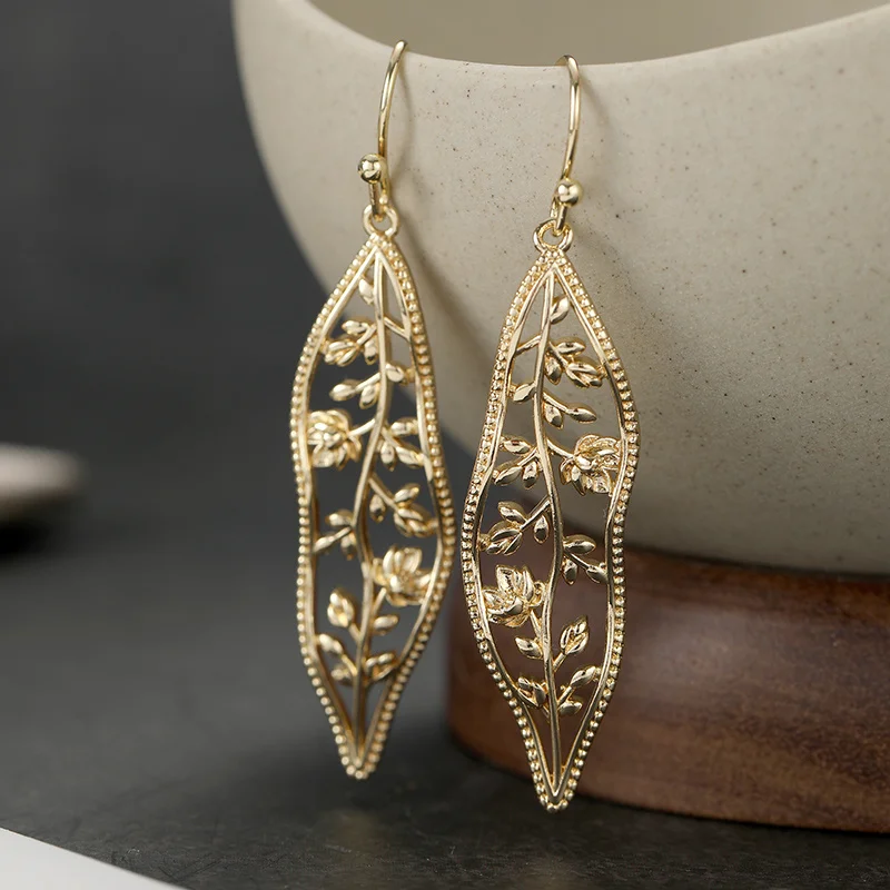 Retro Floral Leaf Pendant Earrings Hollow Carved Design Golden Plated Earrings Fresh Countryside Style Jewelry Accessory