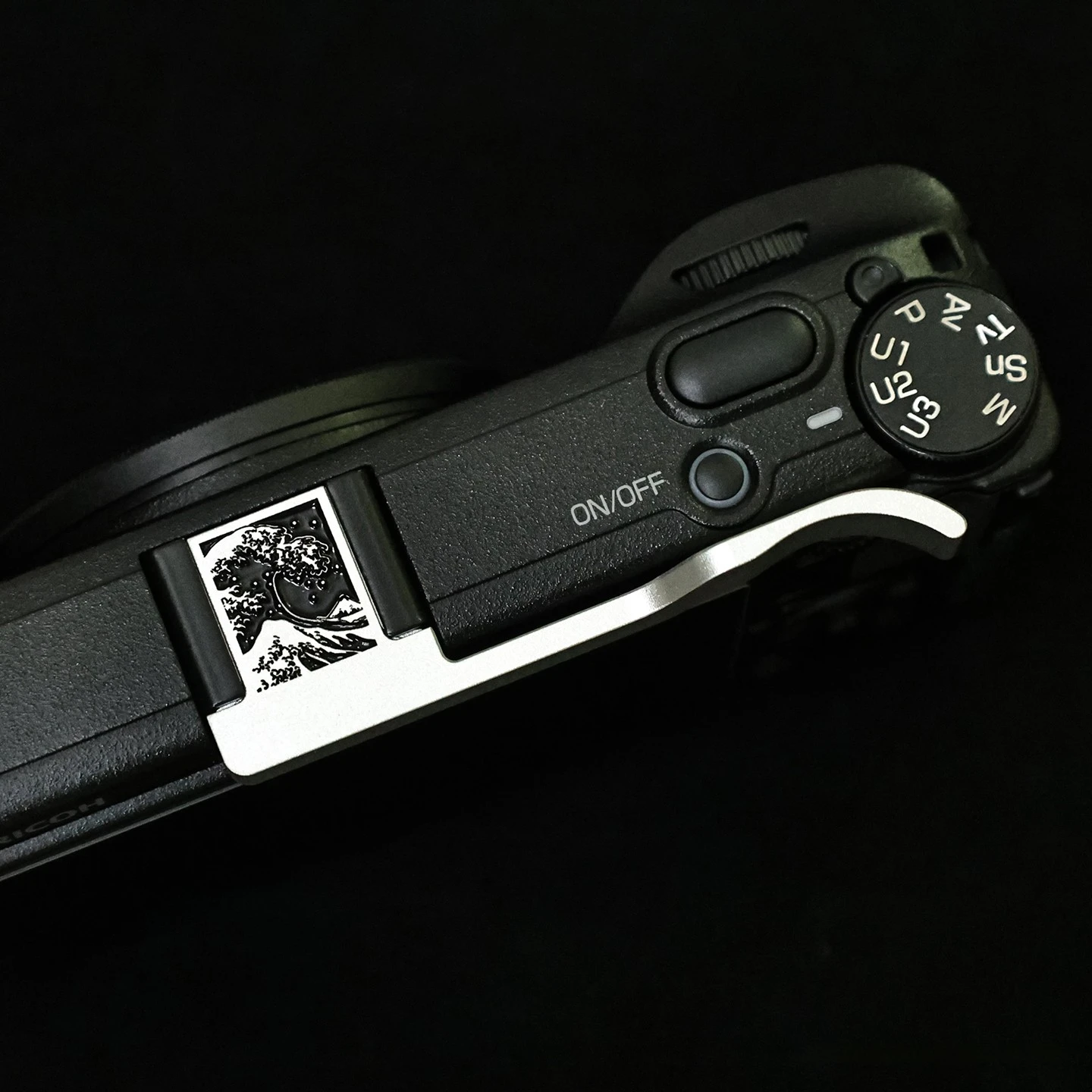 Metal Hot Shoe Thumbs Up Grip Camera Portable Bracket Mount for Ricoh GR4 GRIV Camera Handgrip Thumb Rest Grip