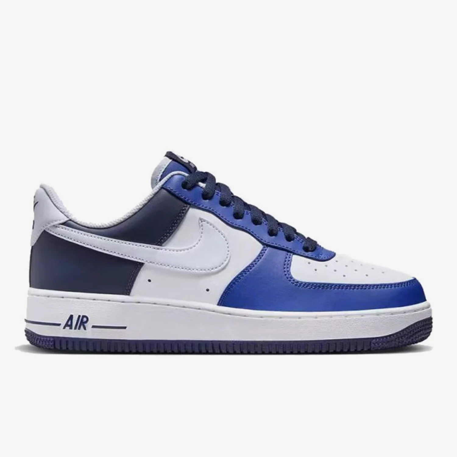 حذاء Nike الرسمي الأصلي للرجال Air Force 1 حذاء رياضي منخفض الارتفاع متين FQ8825-100