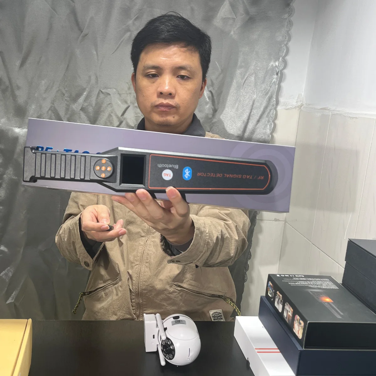 

Усовершенствованный детектор сигналов RF/TAG - Bluetooth-сканер с радиусом действия 20 м, поисковик AirTag, детектор GPS-трекеров, обнаружитель скрытых камер и жучков