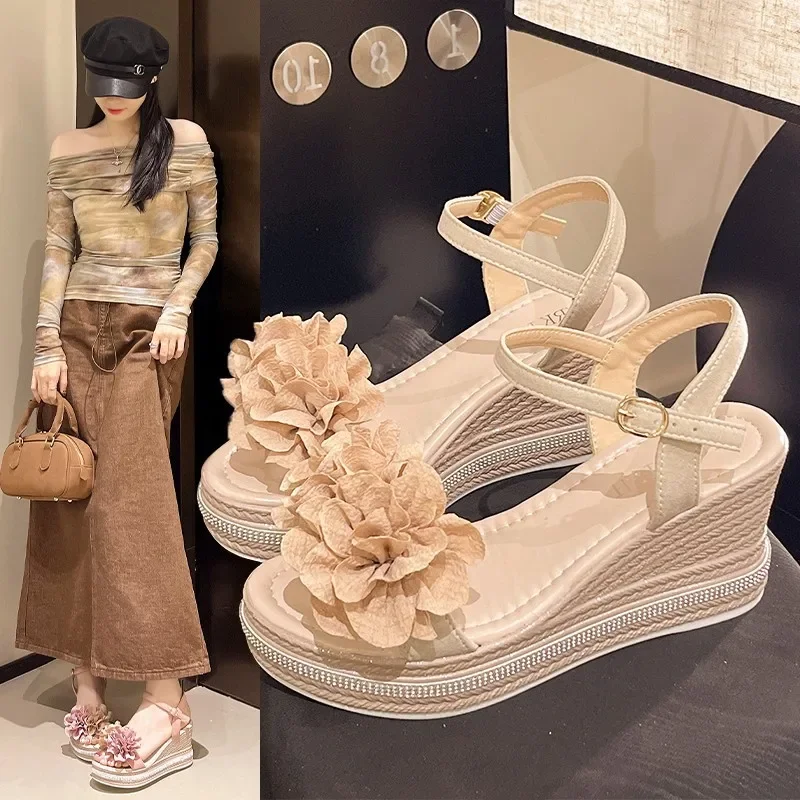 

Женские босоножки на танкетке больших размеров, босоножки на высоком каблуке с небольшим внутренним увеличением и пряжкой одной линии