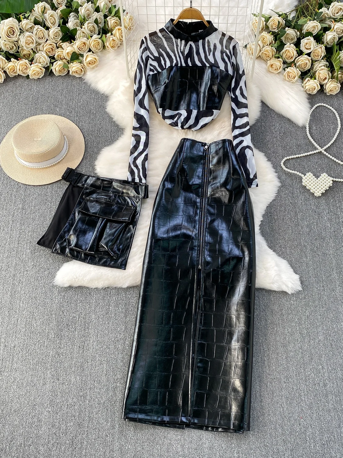 

Комплект из двух предметов: топ из искусственной кожи с леопардовым принтом и юбка с высокой талией для женщин, модный разрез...