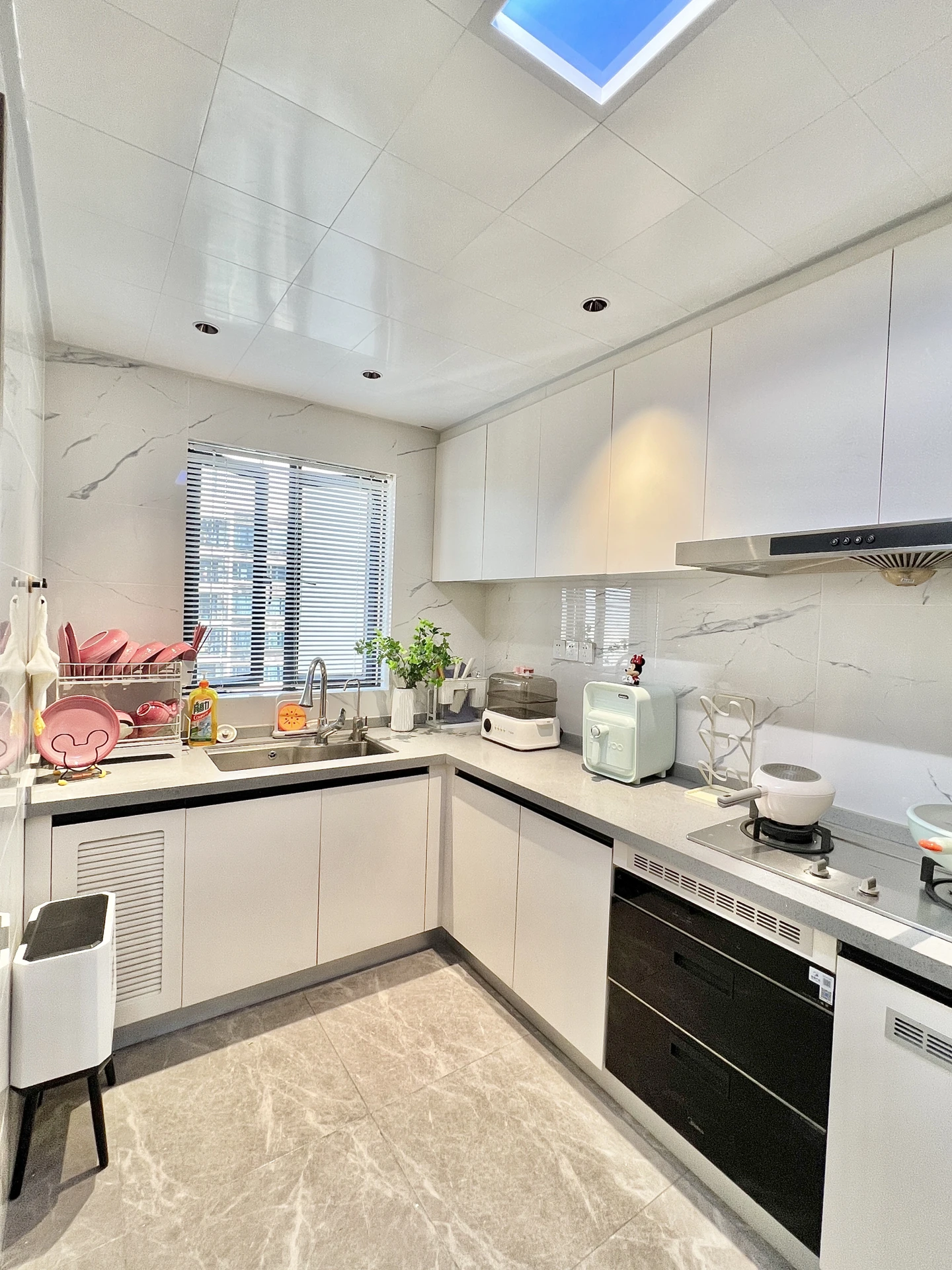 ^Modern Wood Whole Cabinet Kitchen System Furniture Multi-layer Solid Wood Panel Eco-Friendly Water Resistant PET Sheet Doors