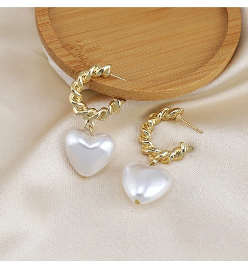 ต่างหูรูปหัวใจที่ทันสมัยและเรียบง่ายต่างหูสตั๊ดเข็มเงิน S925 สําหรับสุภาพสตรีต่างหูทรงเรขาคณิต