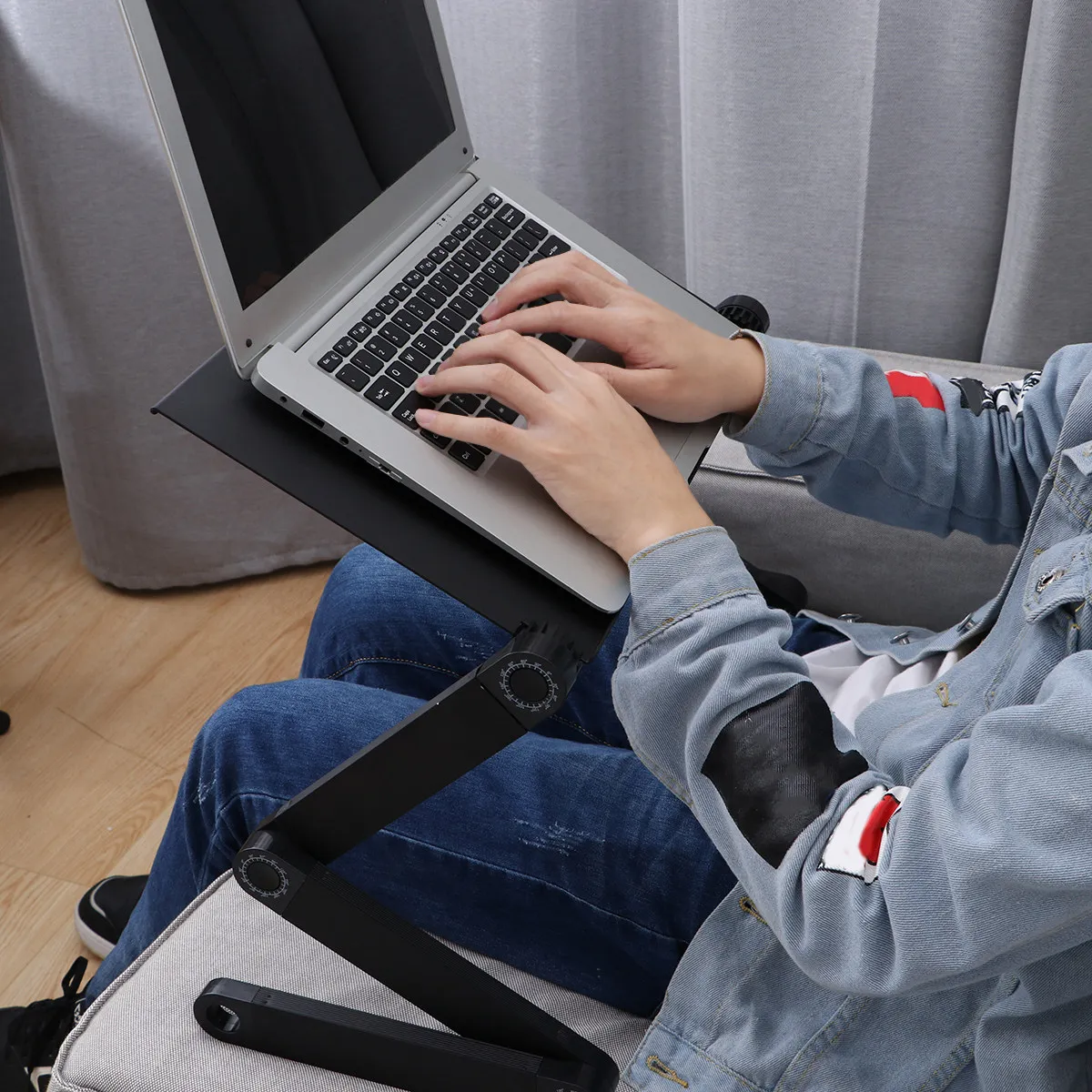 Table pliante pour ordinateur portable en alliage d'aluminium de qualité supérieure, idéale pour la maison, le bureau, le camping, le pique-nique, le service de petit-déjeuner et de dîner, avec support pour téléphone portable.