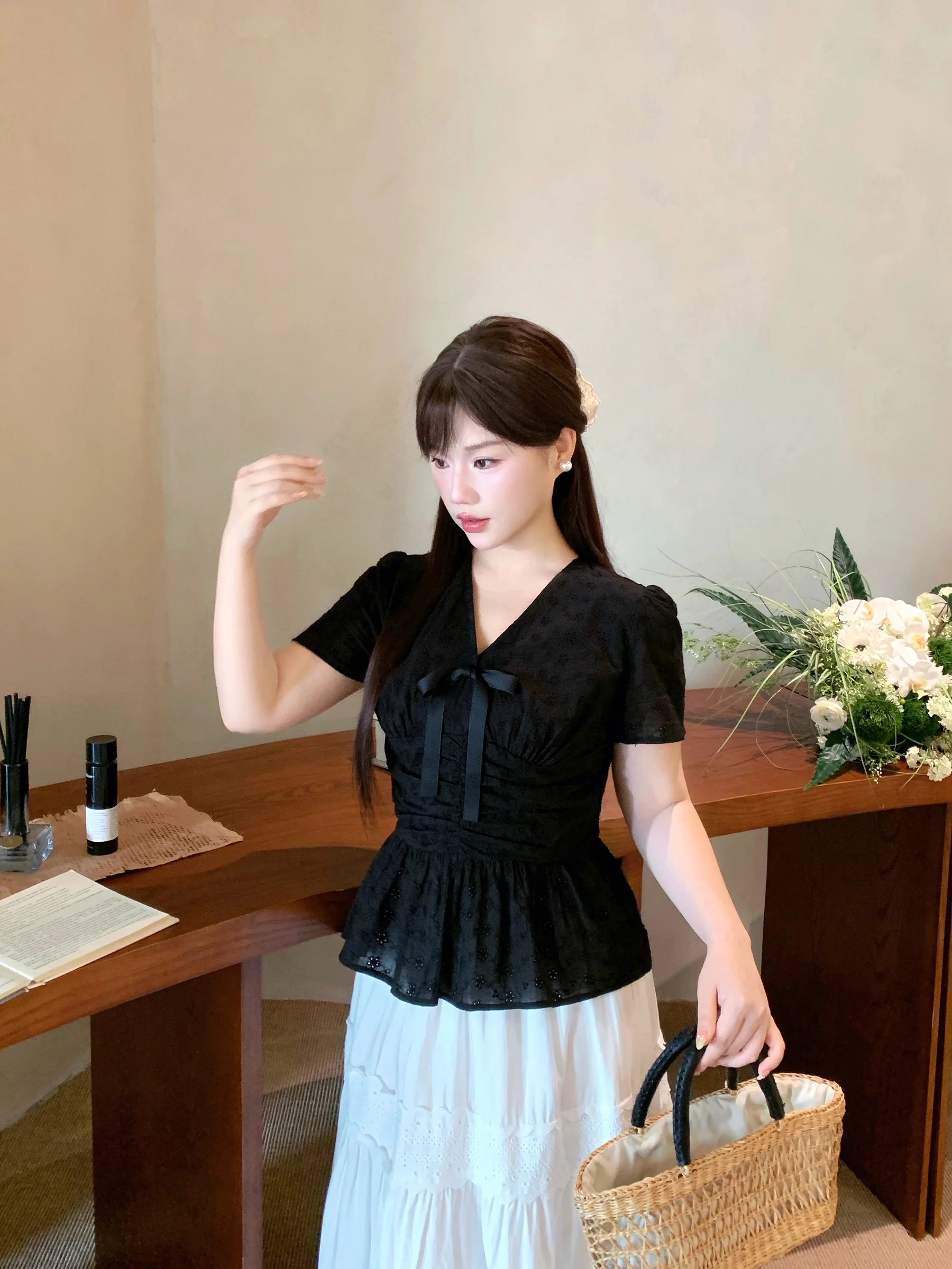 

Elegant V-Neck Embroidered Shirt Women's Slim Fit Cotton Short Sleeve Floral Lace Hemline Korean Style Summer New Arrival