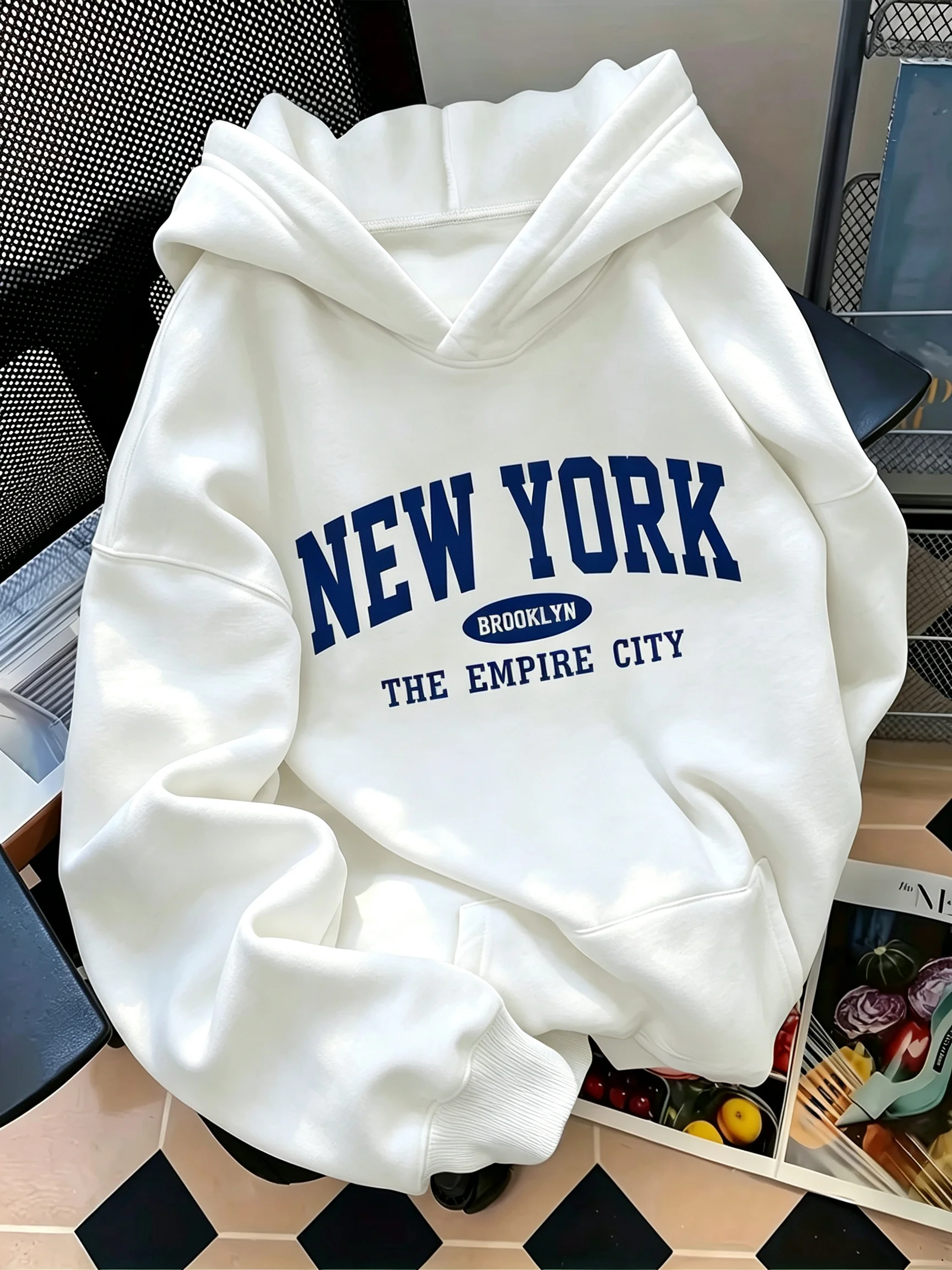 Damen-Hoodie mit lockerem Schnitt, Buchstaben- und geometrischem Muster, lässiger Streetwear-Pullover, langärmeliges Sweatshirt mit Kängurutasche für Damen. – Detail 8