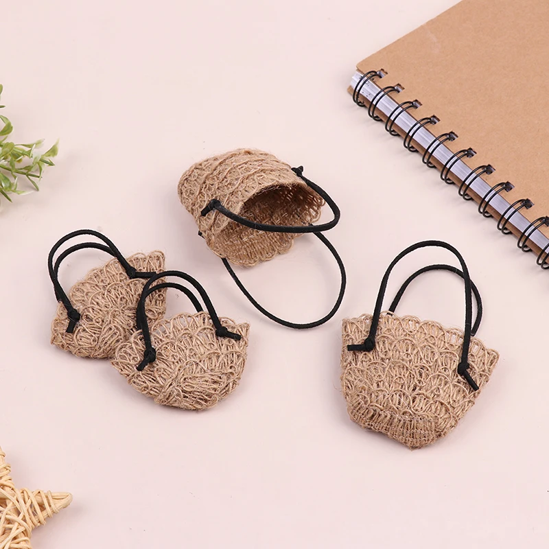 1Pcs Dollhouse Miniature Weave Handbags Straw Shoulder Bag Model For Dolls House Decor Accessories DIY Kids Pretend Play Toys