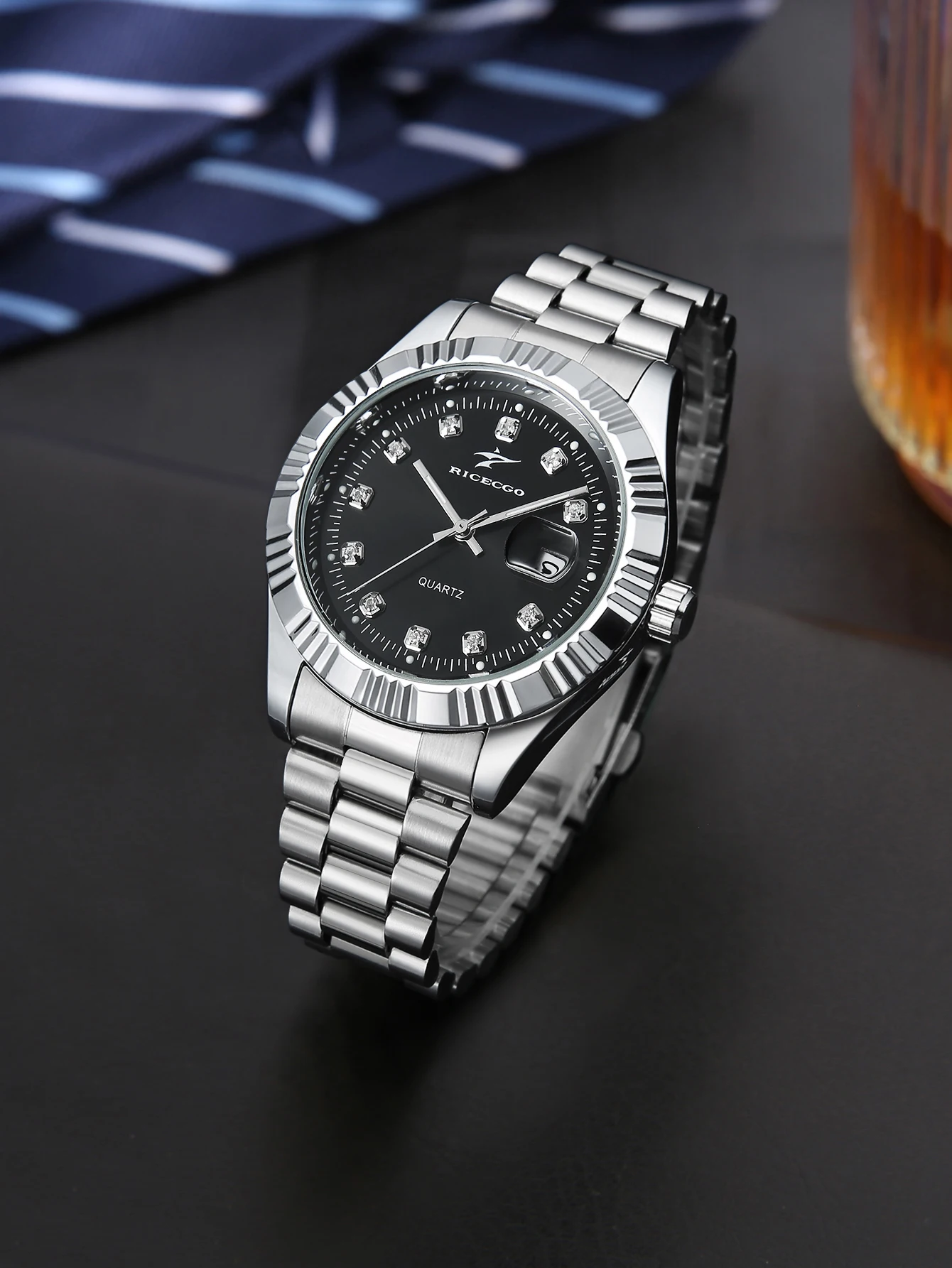Men's Quartz Wristwatch, Exquisite Silver Stainless Steel Strap, Rhinestone Dial with Calendar Display, Ideal Gift for Students for Back-to-School Season, Durable and Stylish Wristwatch