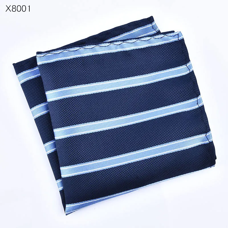 

Мужской костюм в сочетании с носовым платом Pocket Square