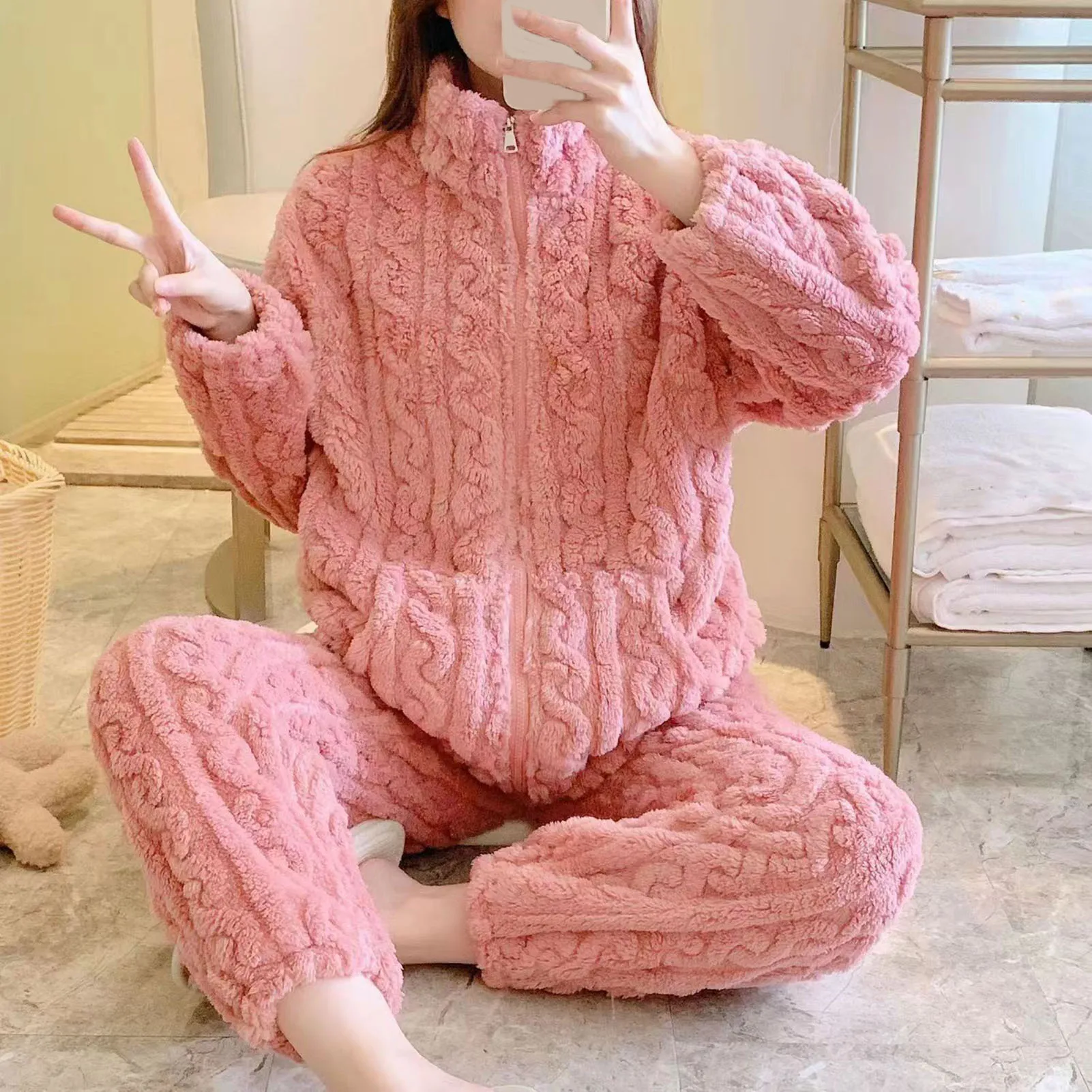 

New Fashion Winter New Thickened Plush Coral Velvet Men Pajamas Flannel Zipper Sports Home Wear Keep Warm Men Two-Piece Suit