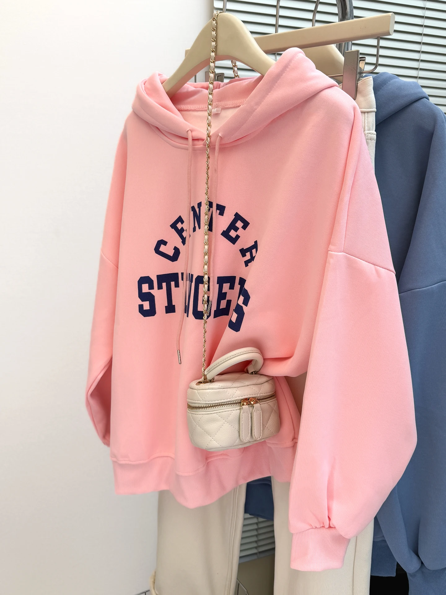 

Утепленная флисовая толстовка с буквенным принтом и длинными рукавами для женщин, весна-осень-зима, свободный крой, в корейском стиле, студенческий топ, теплая верхняя одежда