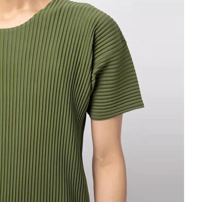 Miyake Pleated Men's T-Shirt Summer New Simple Casual Fashion Versatile Solid Color Round Neck Pullover Loose Non-Iron Top view 5