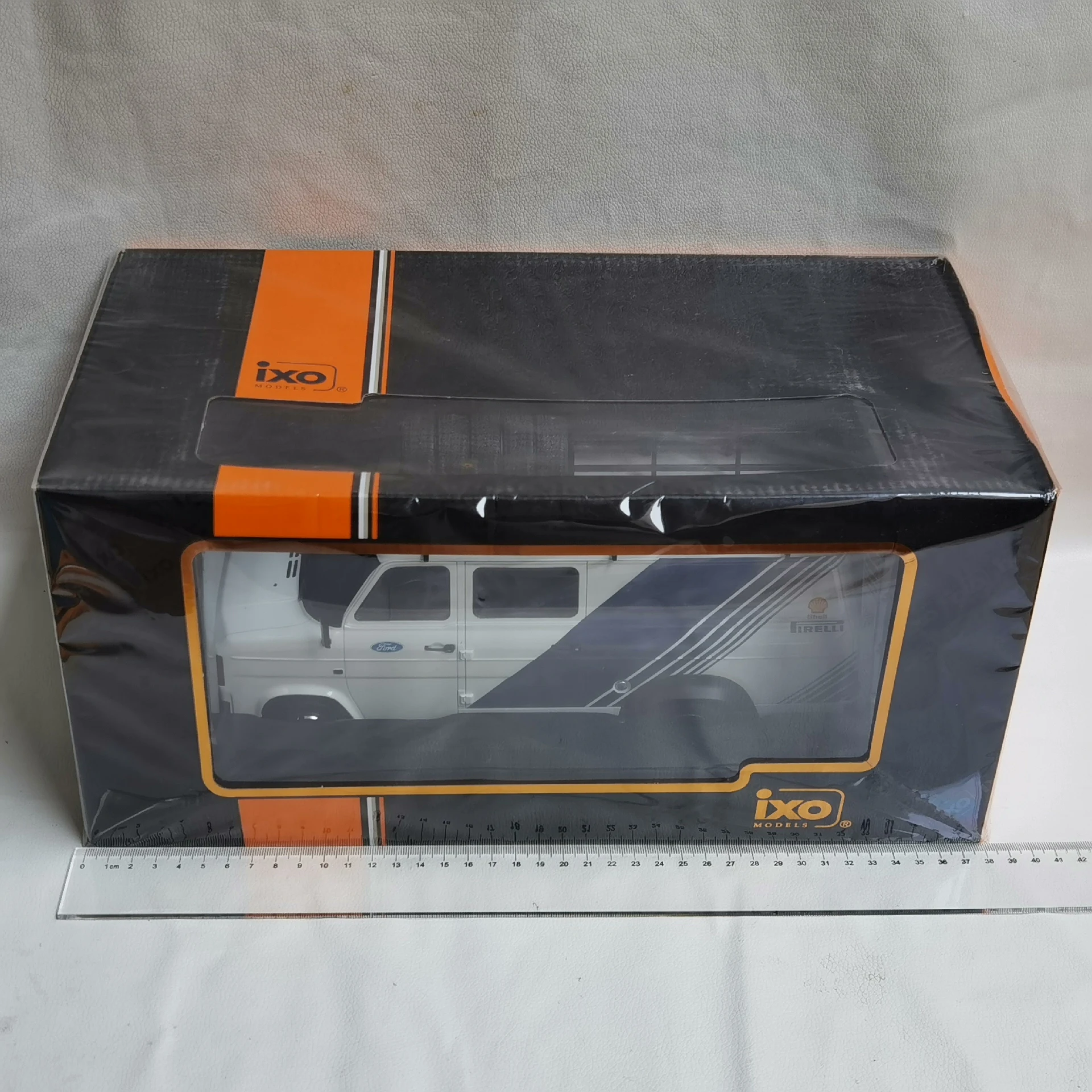 

Diecast IXO 1/18 Scale FORD TRANSIT MK II S4e9 Alloy Car Model