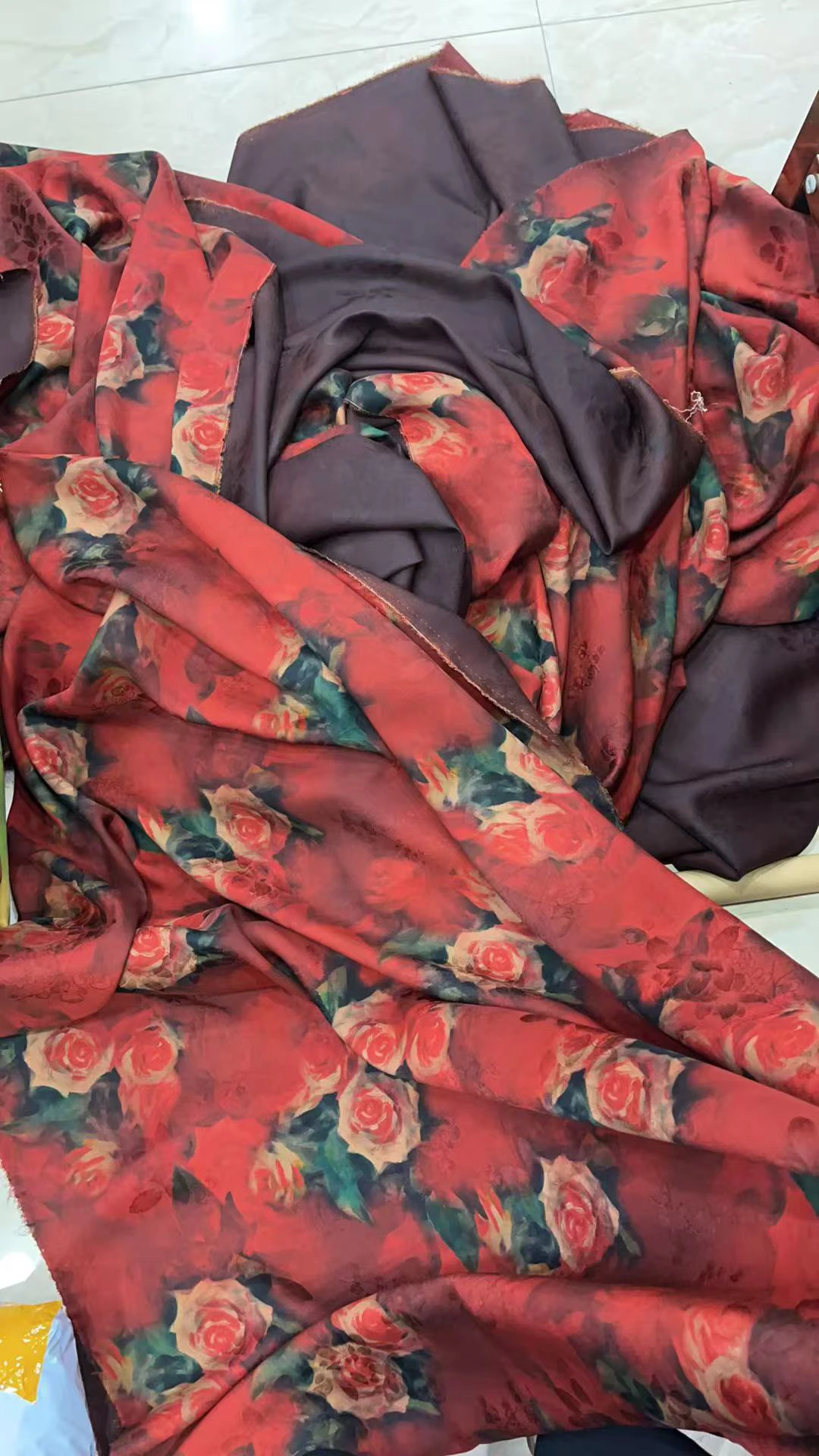 Abito cheongsam in tessuto di filato Xiangyun di garza di cantone Gambiered di ravanello intrecciato Sanjing di alta qualità