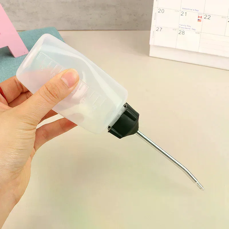 Sewing Machine Oil Bottle Clear White Plastic Spray Nozzle Empty Oil Bottle Oiler Plastic Oiler For Lubricants Oil 120ML
