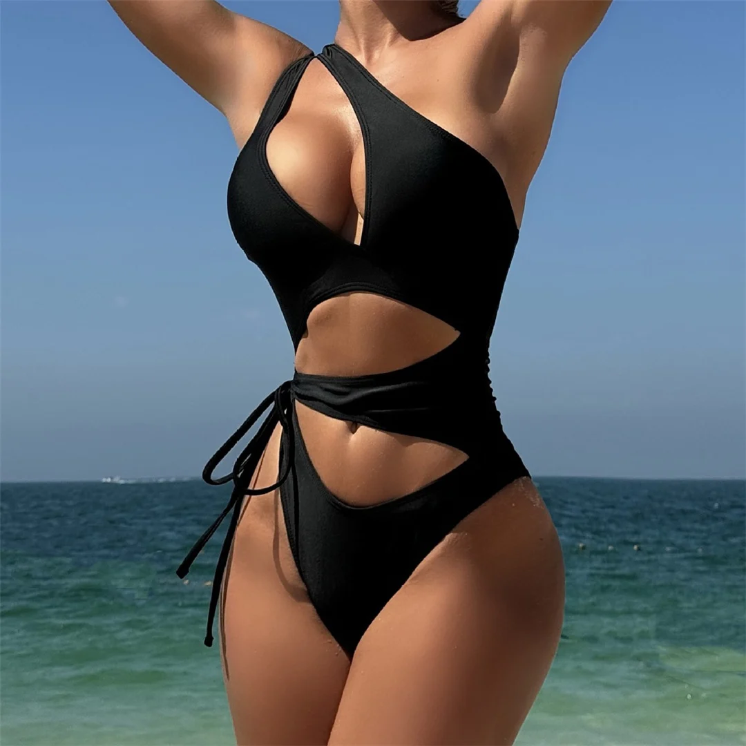 Asymmetrischer Badeanzug mit Cut-Outs und einem Schulterträger, einteiliger Badeanzug für Damen, Monokini mit hohem Beinausschnitt, Badebekleidung, Badeanzug, Modell V6254. – Detail 14