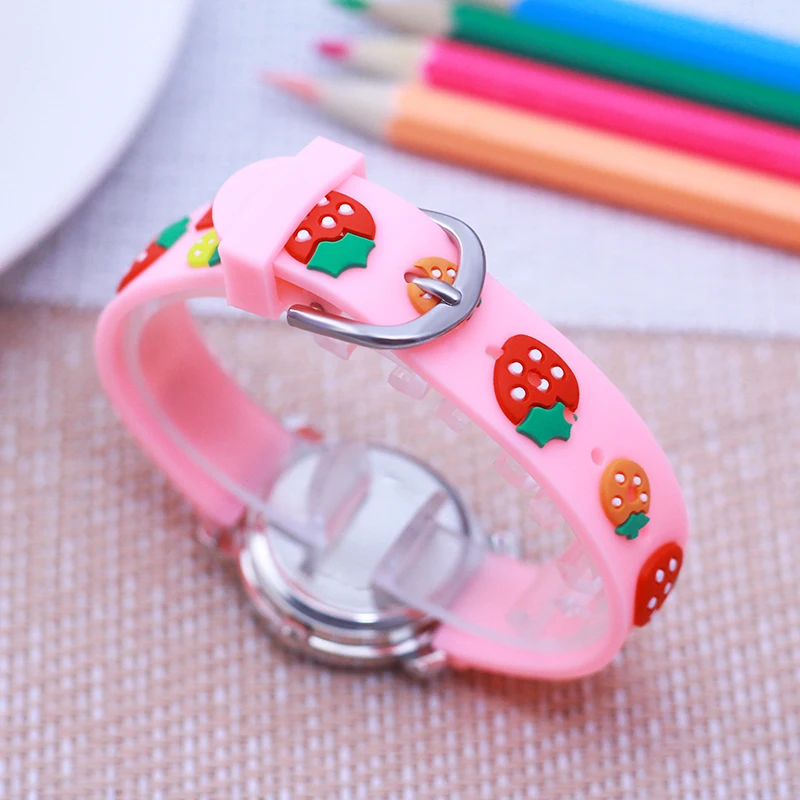 New fashion strawberry children girls young woman lovely kawayi watches little kids cartoon orologi elettrici impermeabili regali