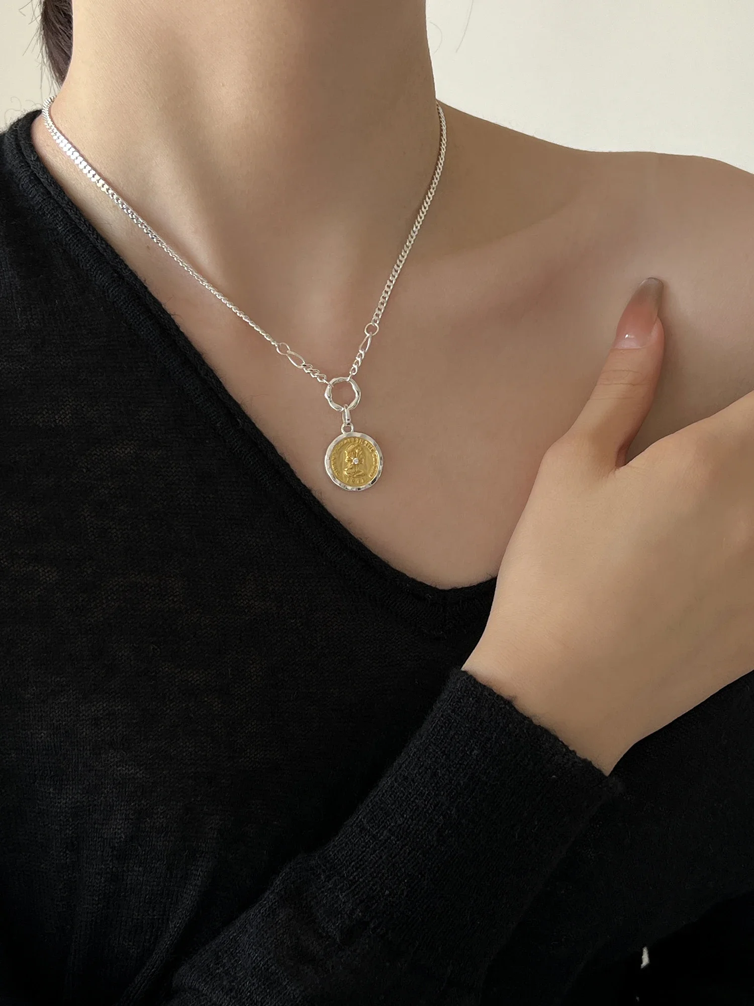 S925 Sterling Silver Necklace for Women Small Design Sense  Ancient Coin Queen Statue Pendant  Personalized Simple Collar Chain