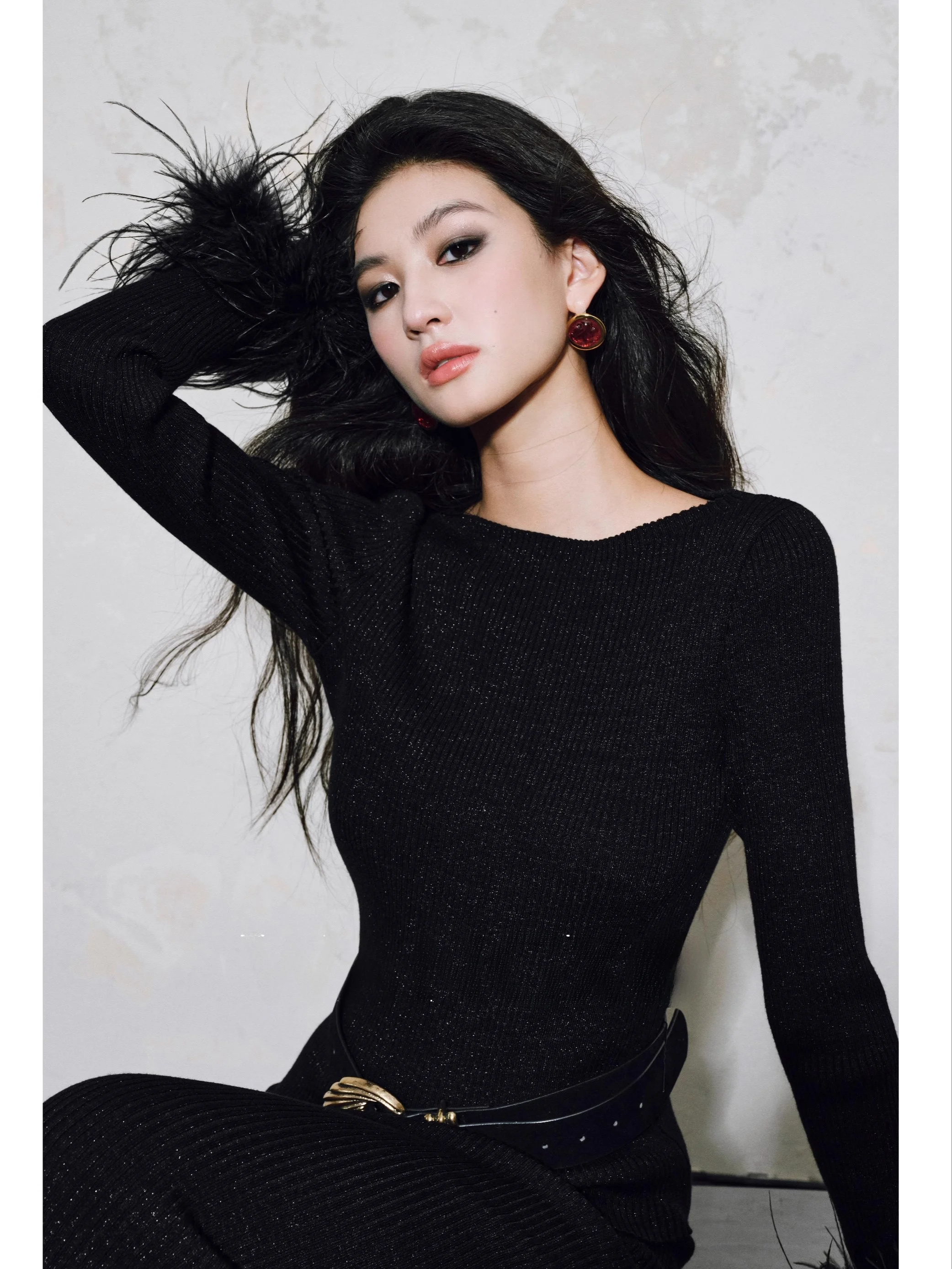 

WANGXO Knitted Woolen Set with Detachable Ostrich Feathers High-Definition Texture Slimming Gold Sequins Elastic Wool Texture