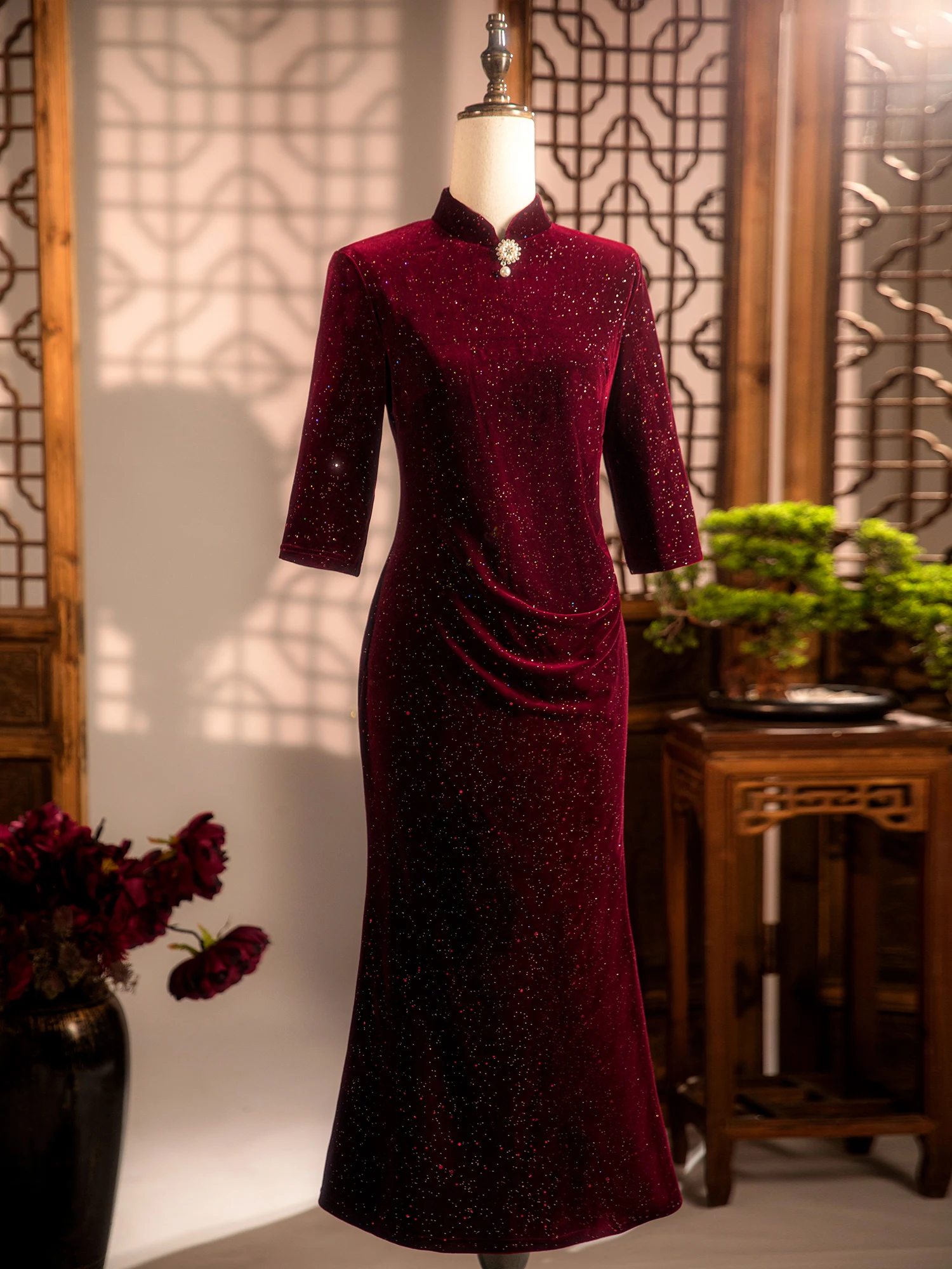 

Изысканное бархатное длинное вечернее платье-ципао с хвостом русалки для мам, осенне-зимняя новинка 2026 года, блестящее, винтажное, элегантное, для торжественных мероприятий