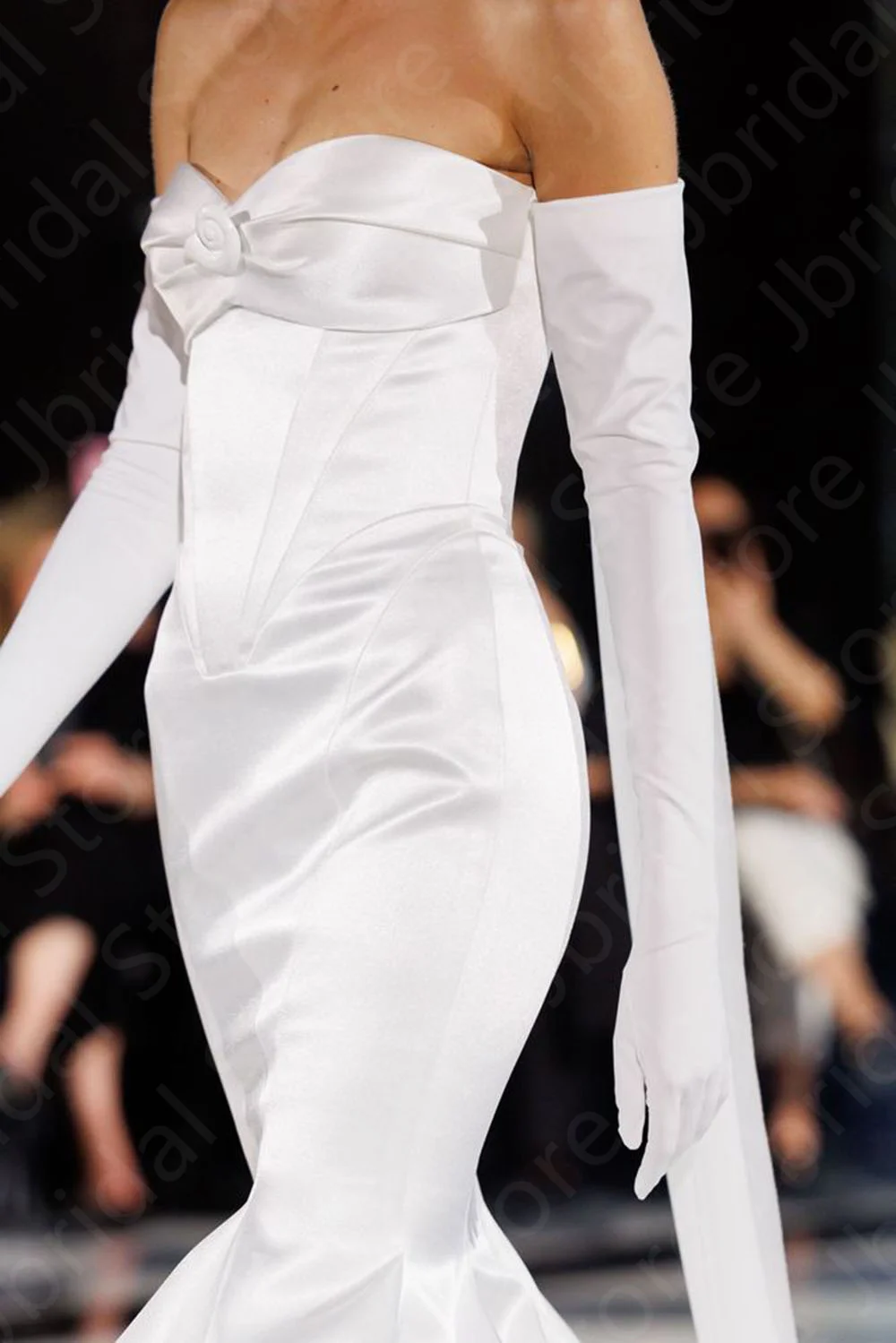 Abiti da sposa eleganti personalizzati 2025 Abiti da sposa a sirena Abito da sposa con scollo a cuore Abiti da sposa con gonna bianca a strati