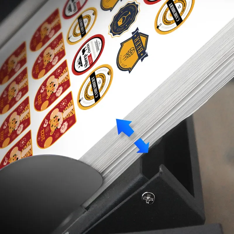 A3 A4 Auto Sheet Feeding Cutter Fast Speed Servo Motor Auto Sheet Feed Label Cutter mit QR-Lesefunktion