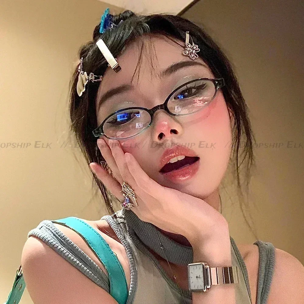 แว่นตาทรงรีย้อนยุคของผู้หญิงแว่นตาแก้วกรอบสีแดงสีเขียว Y2K ตกแต่งคอมพิวเตอร์แว่นตาป้องกันสีฟ้าขับรถริมทะเล