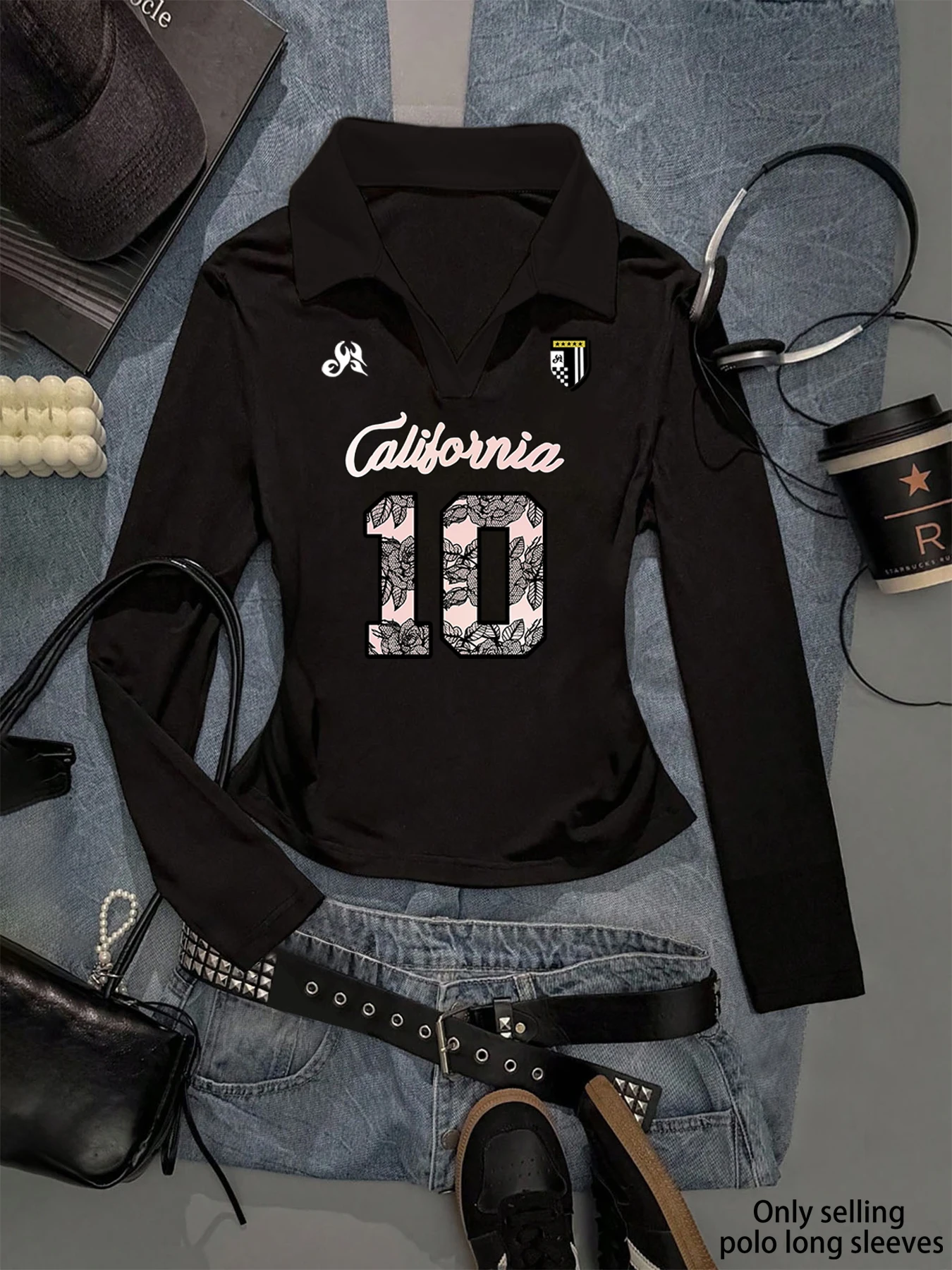 This stunning autumn/winter women's slim-fit polo shirt with long sleeves is both simple and stylish, just what you need.