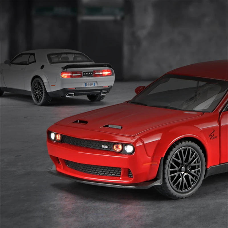 1:32 Dodge Challenger SRT Alloy Sports Car Model Simulation Diecast Metal Toy Muscle Car Model Sound and Light Children Toy Gift