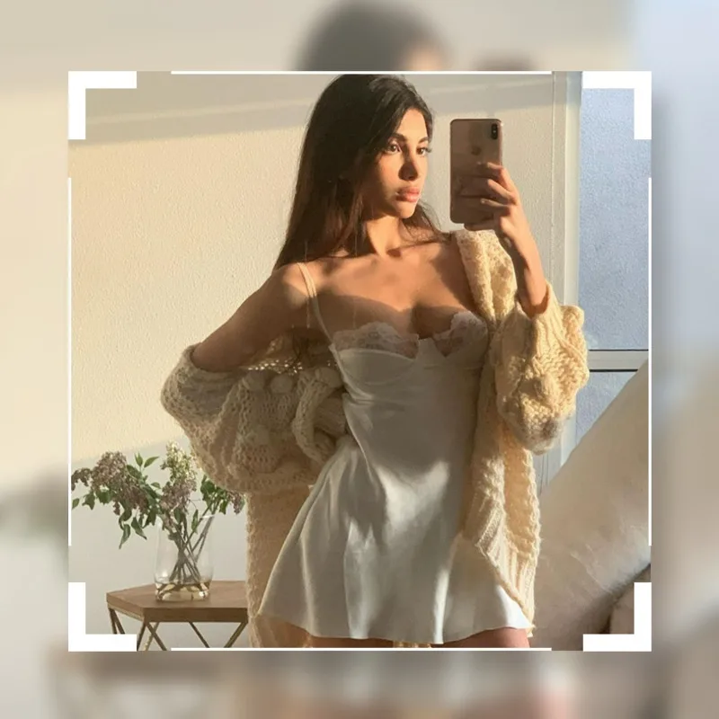 فستان كامي مثير من الدانتيل مناسب بفتحة خلفية من الساتان تنورة صغيرة عصرية للنساء فستان بوستير متين عالي الخصر تنورة على شكل حرف a