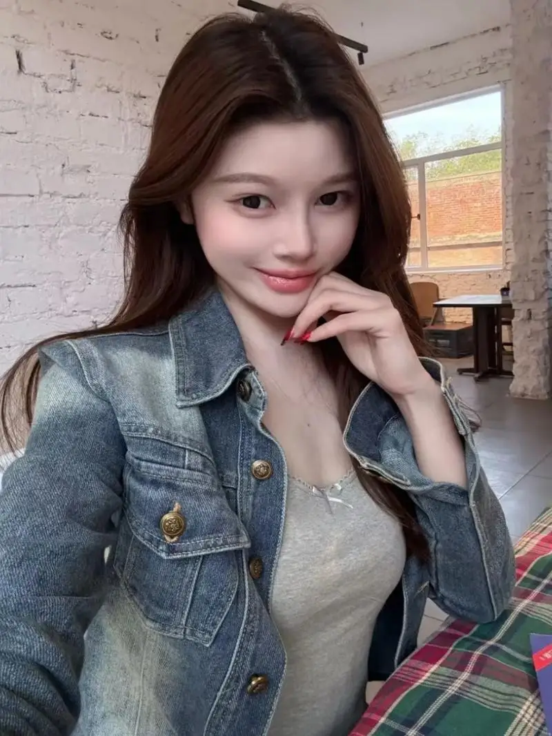 

Женская джинсовая куртка Slim Fit с воротником, модная, трендовая, прямого кроя, в корейском стиле, весенняя коллекция