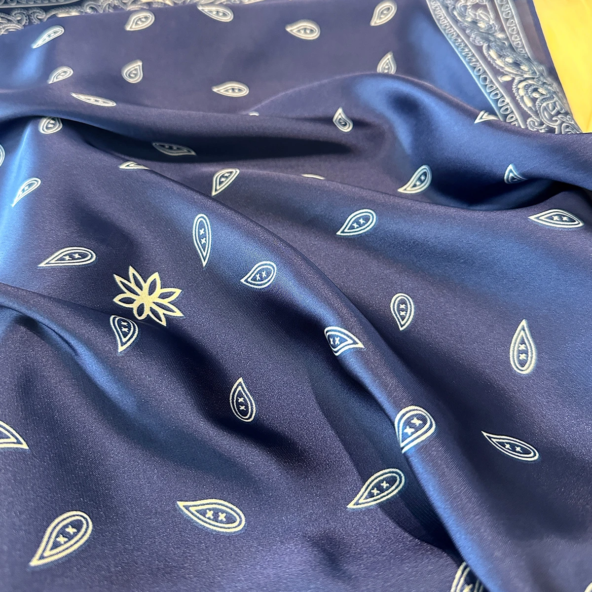 Neue 70 cm Platz Paisley Print Platz Silk Schal Lässig Elegante Dünne Atmungsaktive Hals Frauen Winddicht Kopf Wrap Haar Schals – Detail 8