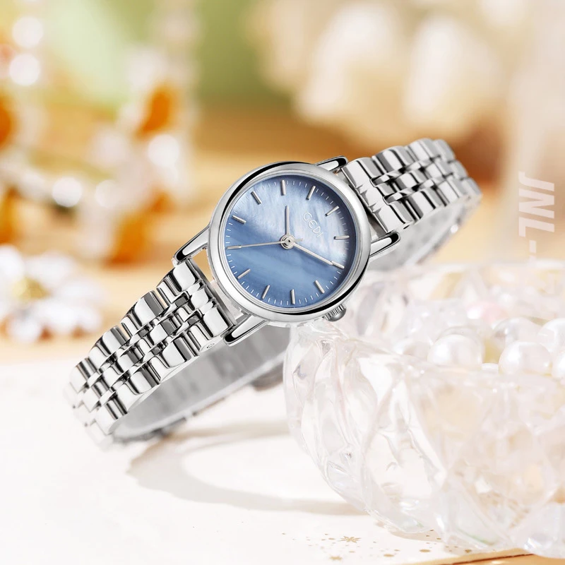 Women's Elegant Retro Silver Watch Waterproof Stainless Steel Band Alloy Case with Small Chain Fashionable Style