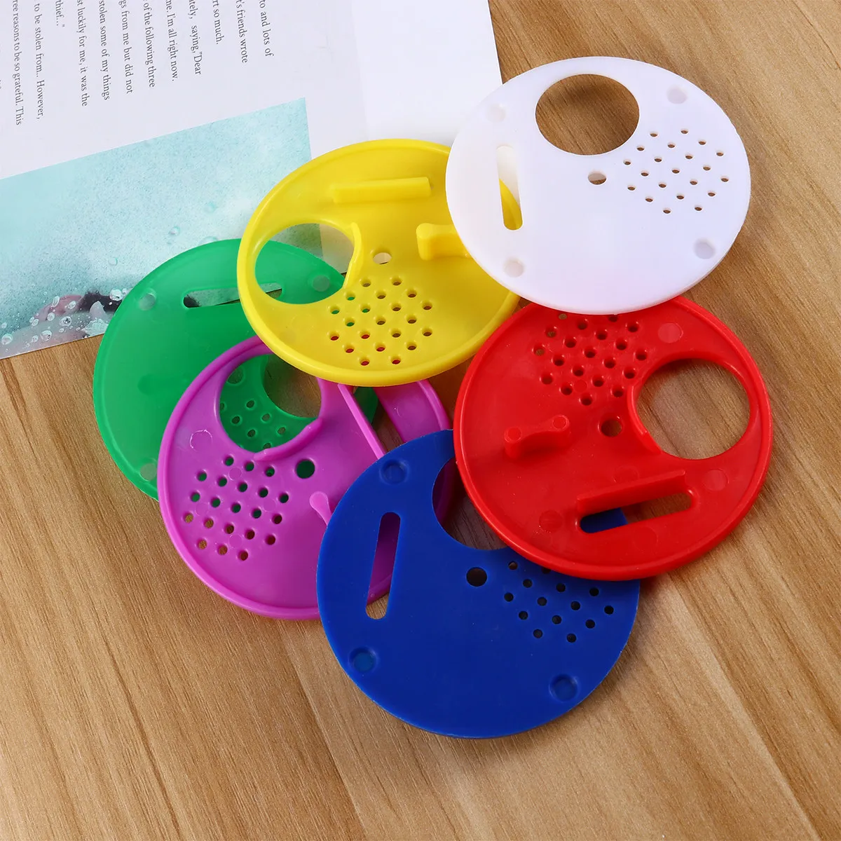 36Pcs Bee Gate Discs Plastic Round Entrance Gate Adjustable Bee Nest Door for Beekeeping Hive Nest Entrance Control Tool Swarm