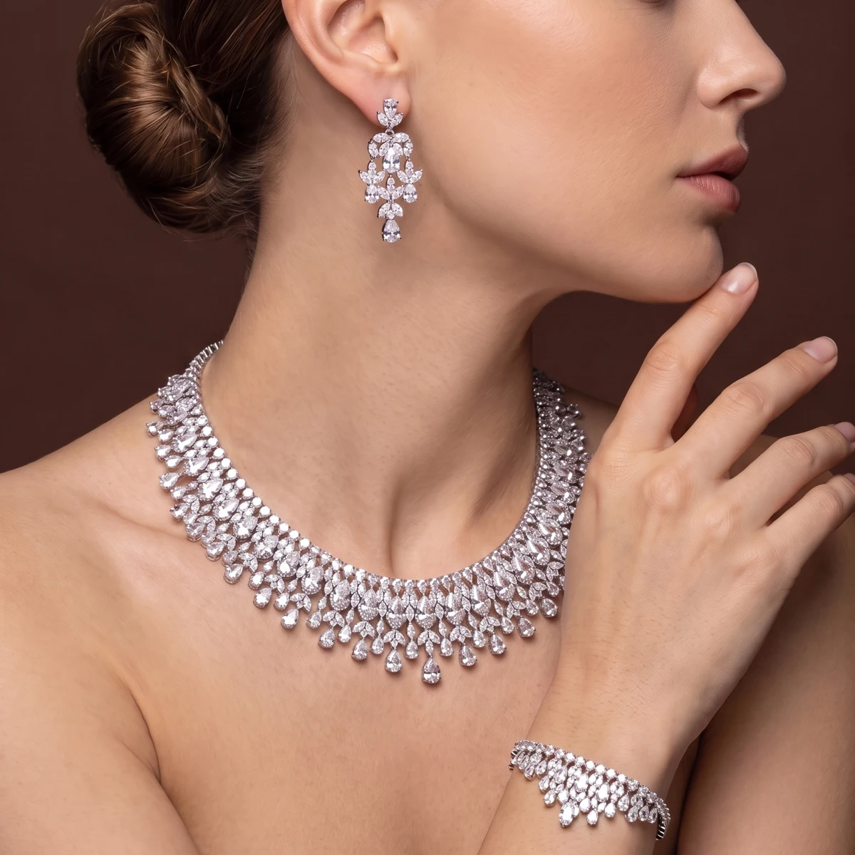 1 Set of Luxurious and Elegant Jewelry Set with Sparkling Cubic Zirconia Bouquet Design, Suitable for Women to Wear at Weddings and Banquets. Gift Box Not Included