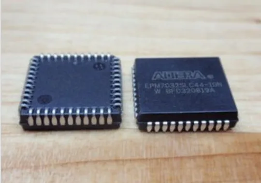 

EPM7032LC44-10N EPM7032SLC44-15N PLCC44 10 шт.