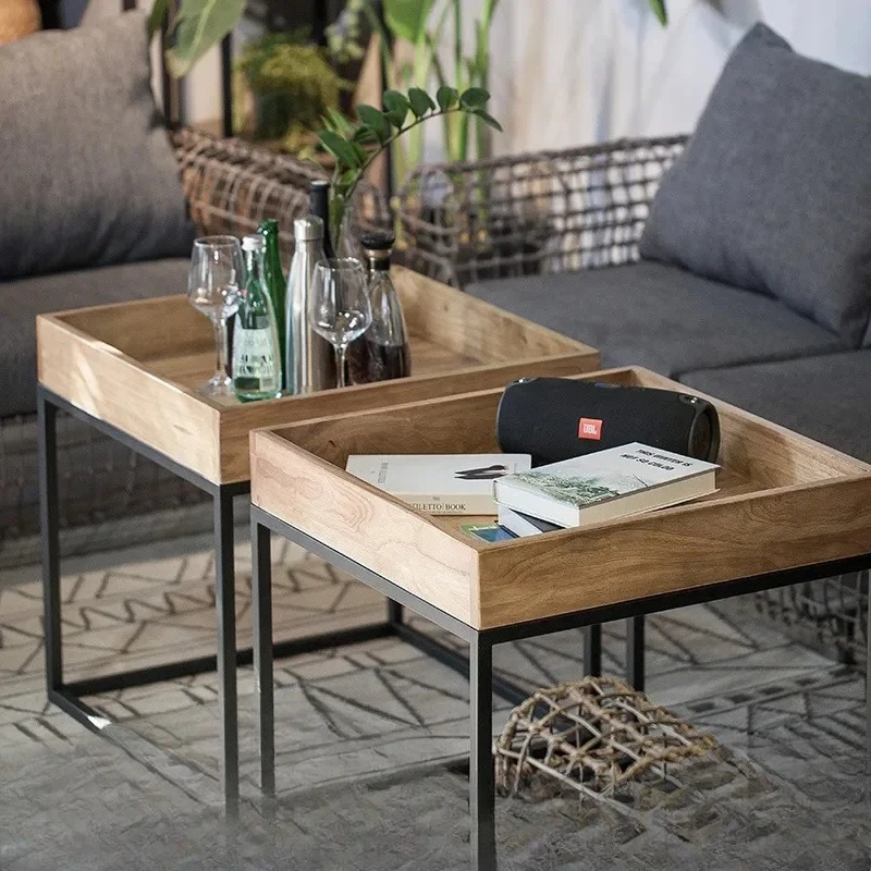 

Маленький приставной столик в стиле лофт из массива дерева и кованого железа, в индустриальном стиле, для гостиной.