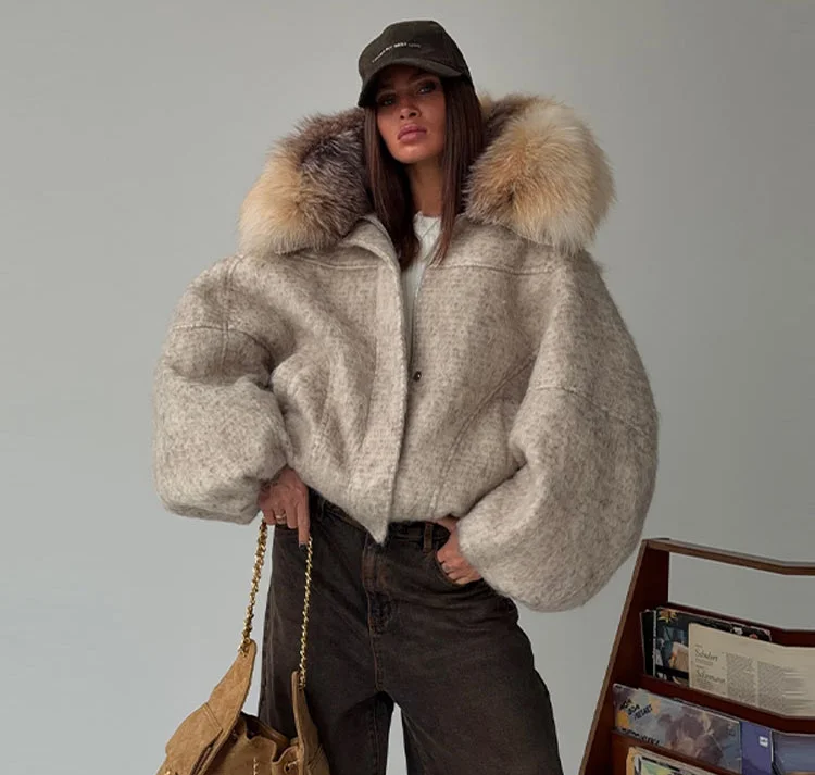 

Female Loose Easy Match Short Jacket 2025 Vintage Classical Width Sleeve Plush Hooded Coat Winter Warm Party Fashion Wool Coat