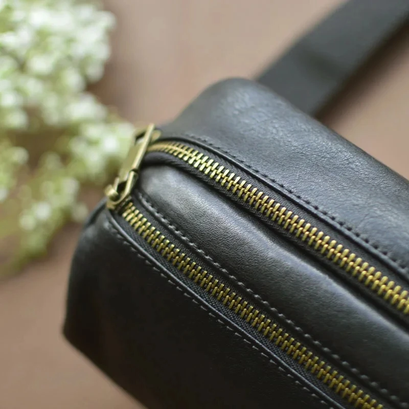 

AETOO New women's leather retro wide strap bag Women's head layer plant tanned cow leather shoulder crossbody bag personality sh